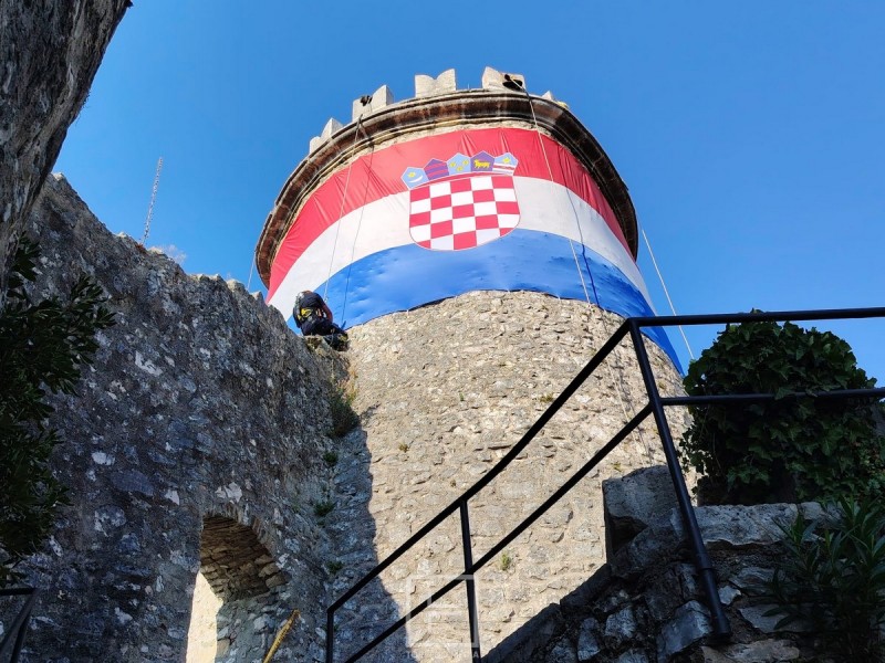 trsatska_gradina_oluja_zastava_2026__1_