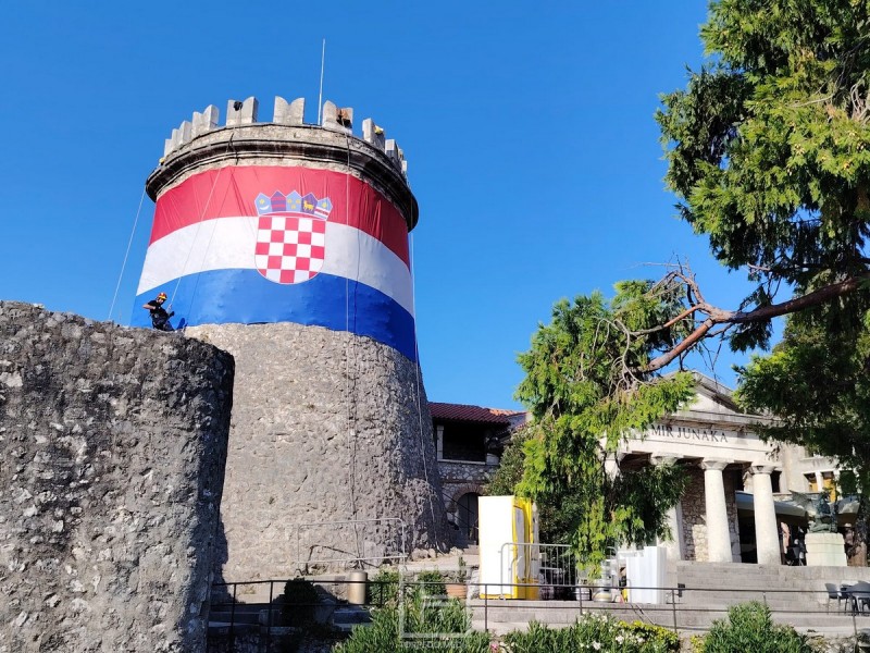 trsatska_gradina_oluja_zastava_2026__3_