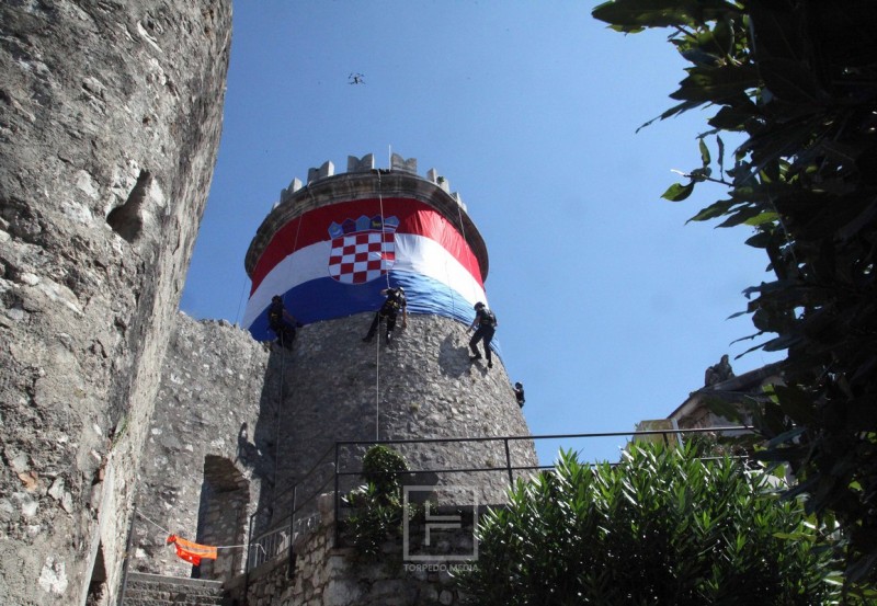 trsatska_kula_oluja_zastava_2025__4_