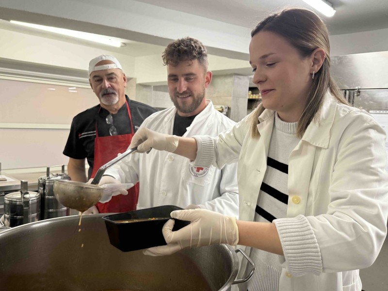 vino_kuhari_humanitarno 