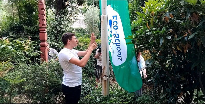 zelena_zastava_dom_podmurvice_