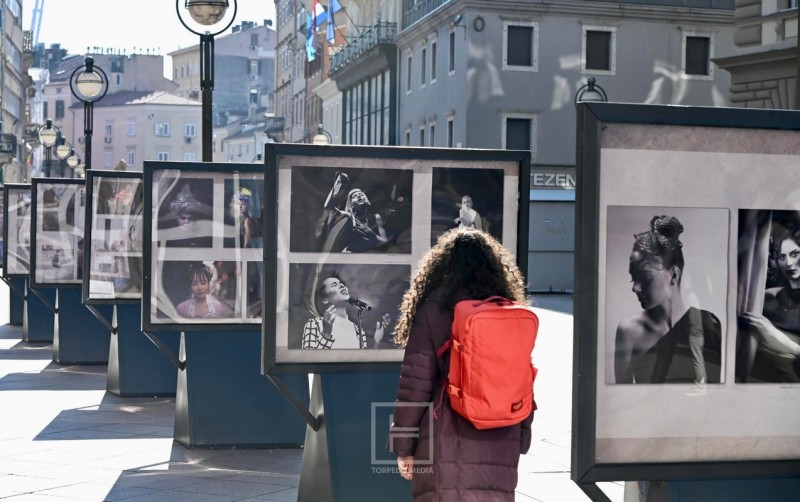 zene_postamenti_izlozba_korzo__1_