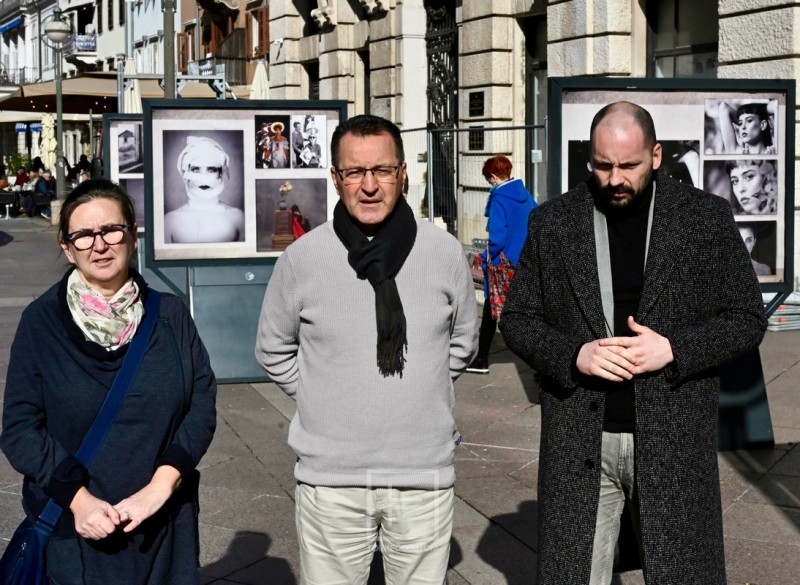 zene_postamenti_izlozba_korzo__3_