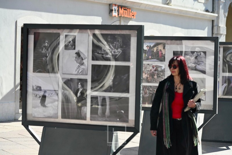 zene_postamenti_izlozba_korzo__5_