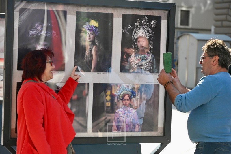 zene_postamenti_izlozba_korzo__6_