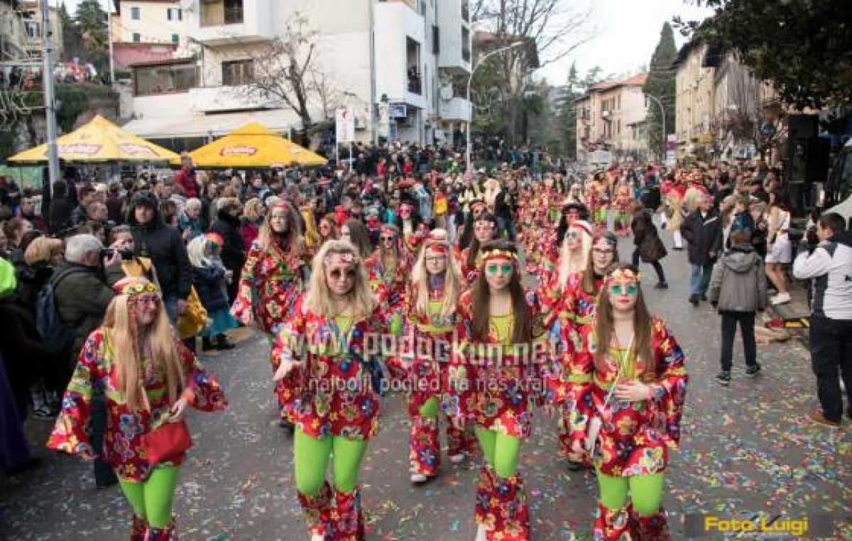 VIDEO, FOTO: Lovran pod opsadom maškara – Čak 2.600 sudionika iz više od 40 grupa na Međunarodnoj karnevalskoj povorci
