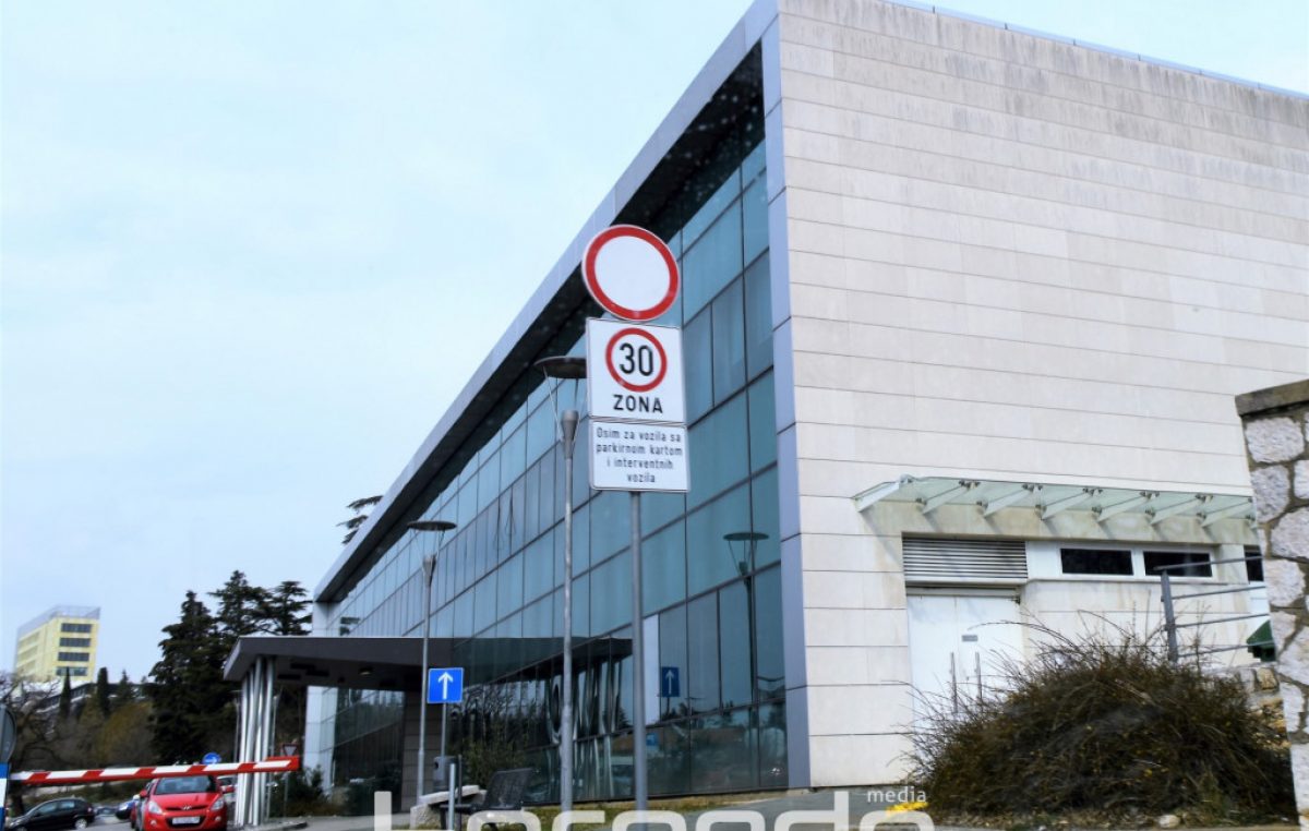 KBC Rijeka ukinuo mjere zabrane posjeta