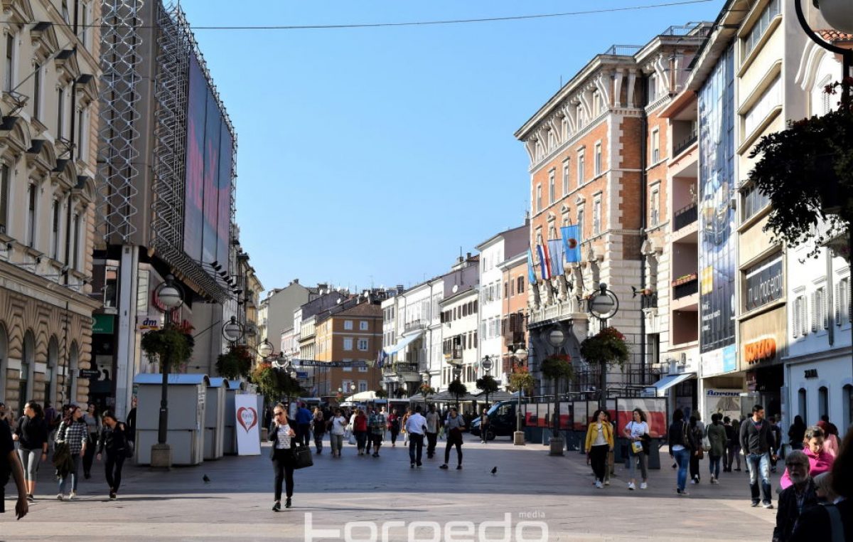 Za sanaciju oštećenih kamenih ploča u pješačkim zonama utrošit će se 100 tisuća kuna @ Rijeka