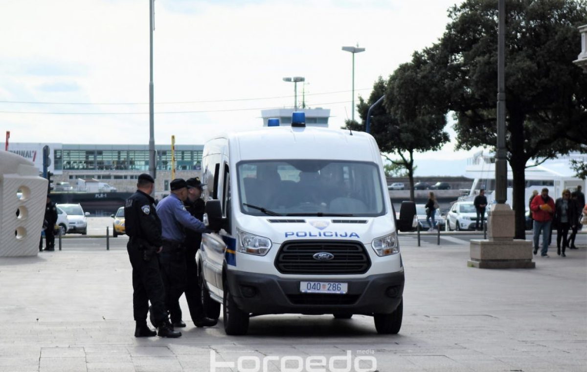 Pet osoba osumnjičeno za “šverc ilegalaca” – Prevozili migrante za novac @ Rijeka