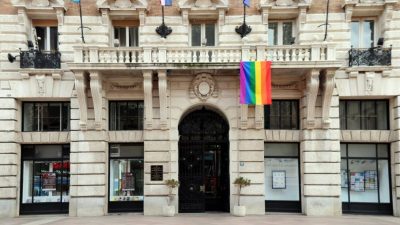 U OKU KAMERE Zastava duginih boja na zgradi Grada kao doprinos borbi protiv homofobije @ Rijeka