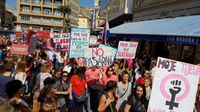 Dva hoda, dvije poruke: S jedne strane Korza krenuli konzervativci, s druge građani stali u obranu ljudskih prava @ Rijeka
