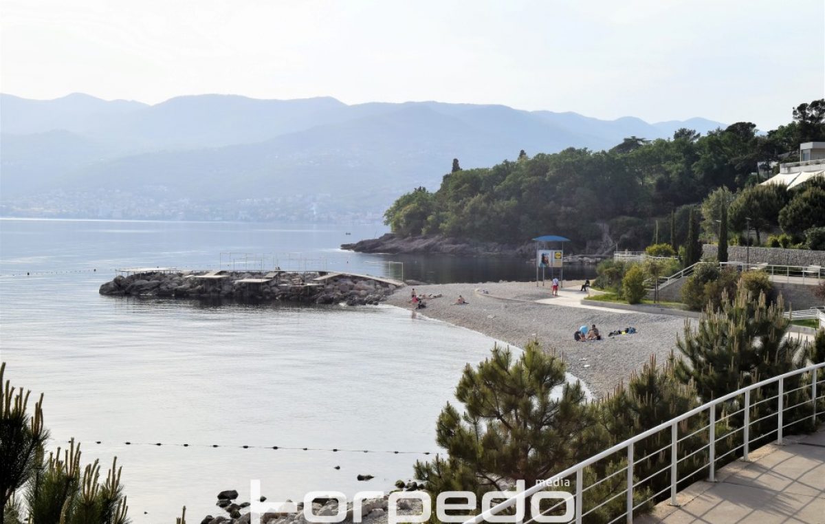 Kvaliteta mora na riječkim kupalištima: Onečišćenje najveće na plažama Kantrida – Istok i Grčevo @ Rijeka