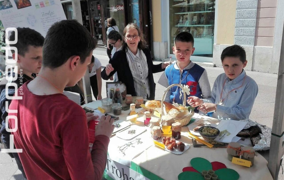 U OKU KAMERE Prehrana nekonvencionalnim izvorima – Djeca nudila delikatese od žira, koprive i bosiljka @ Rijeka