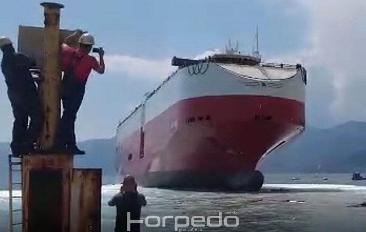 VIDEO Neizvjesna sudbina spektakularno porinutog broda – ‘Grdosija’ bi mogla završiti i u rezalištu!
