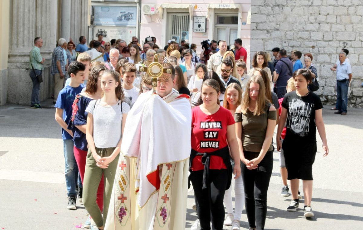 FOTO Obilježen blagdan Tijelova – Svečana procesija prošla Starim gradom @ Rijeka