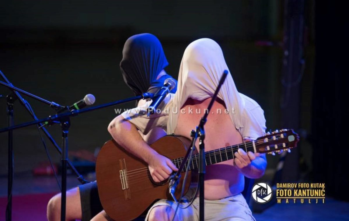 FOTO: Urnebesnim nastupom Neshe Bridgesa te Hazima & Filipa otvoren Festival smijeha Kastav