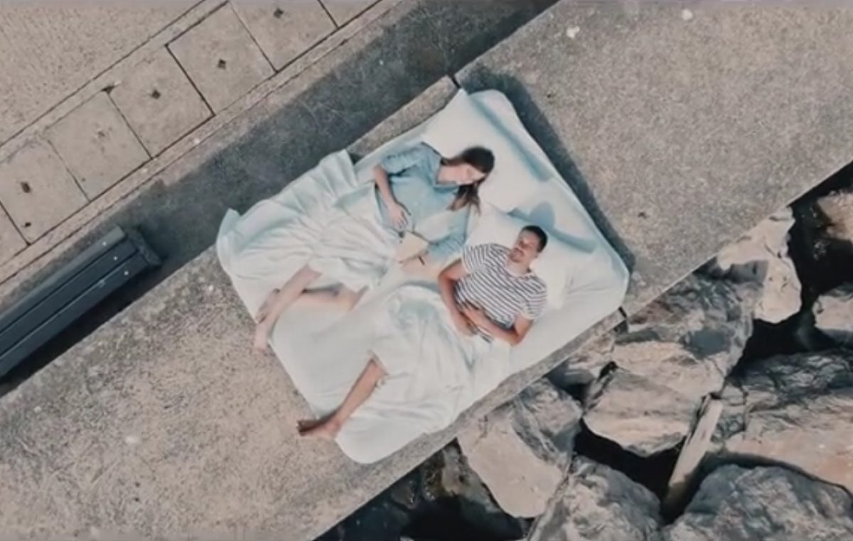 VIDEO Marko Tolja ima novi ljetni hit – Pogledajte spot za pjesmu Zaplesale su sjene sniman u Plominu