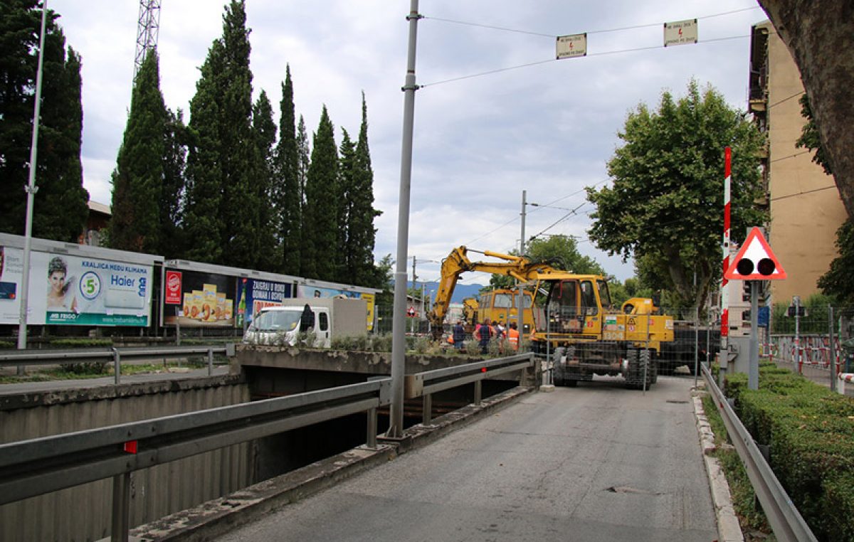 Željezničko cestovni prijelaz u Krešimirovoj ulici mjesec dana zatvoren za sav promet
