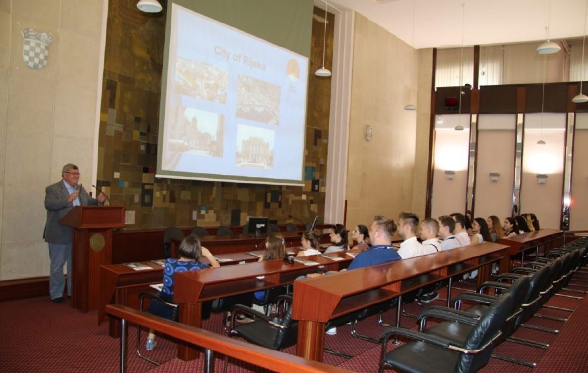 Obersnel studentima Ljetne škole ekonomije predstavio povijest Rijeke i planove razvoja grada