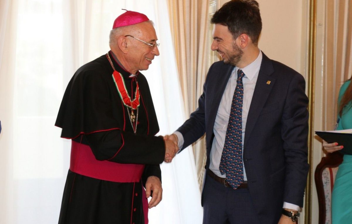 Riječkom nadbiskupu mons. dr. Ivanu Devčiću uručeno državno odličje predsjednika Talijanske Republike “Ordine della Stella d’Italia“