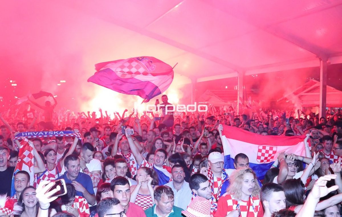 FOTO/VIDEO Ne može bez drame: Rijeka fantastičnom atmosferom ispratila Hrvatsku u finale Svjetskog prvenstva!