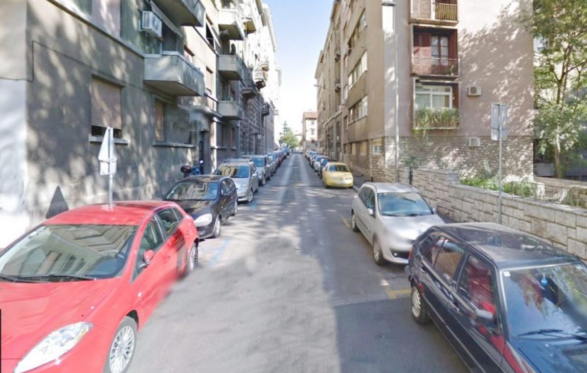 Danas i sutra od 11 do 15 sati zabranjeno parkiranje u Dežmanovoj ulici