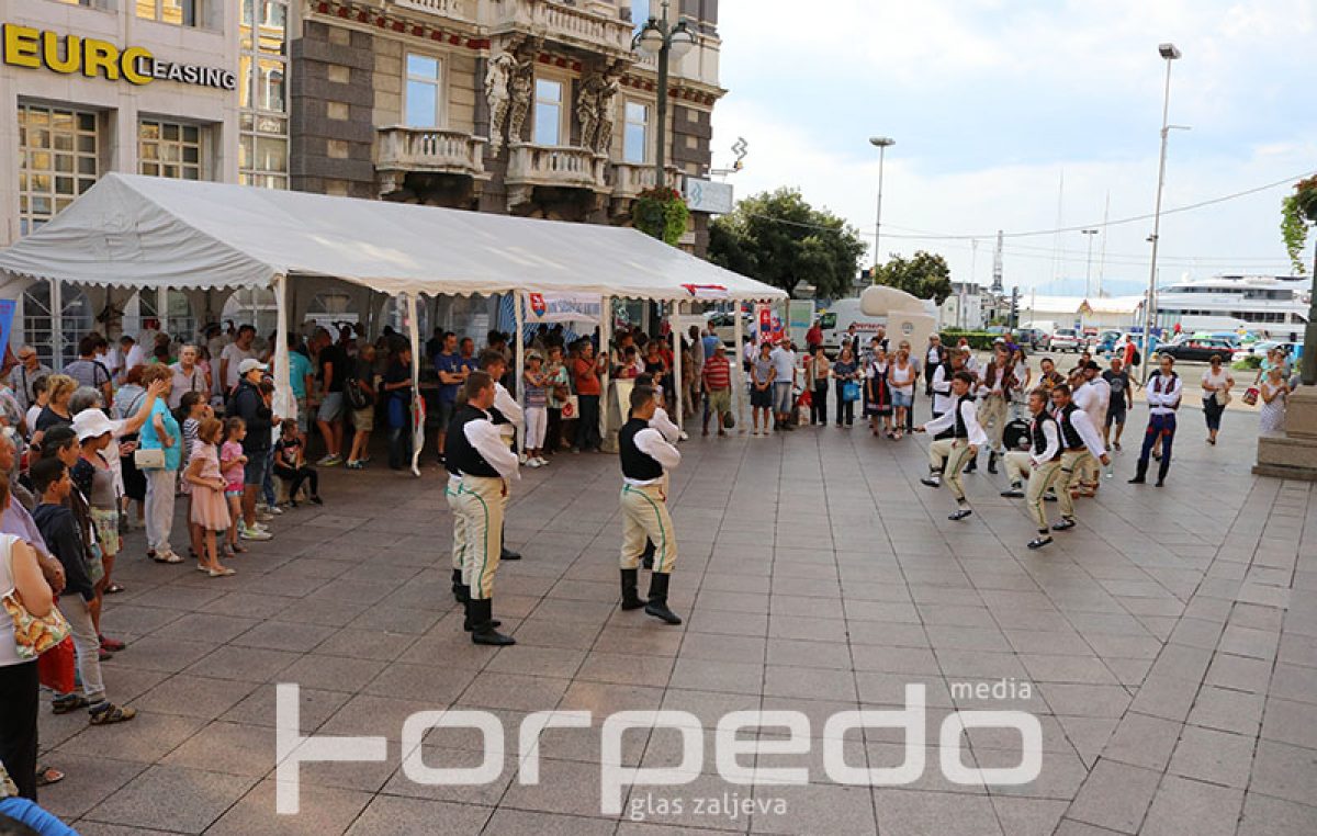 FOTO Dani slovačke kulture danas na trgu 111. brigade HV