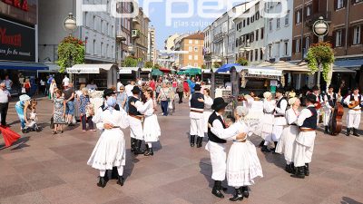 FOTO: Korzo okupirali zagorski običaji, delicije, ples i pjesma