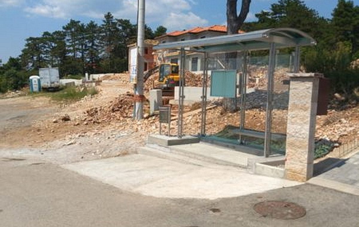 U OKU KAMERE Postavljeno pet novih autobusnih stanica u Pulcu, Dragi, Podmurvicama, Turniću i Podvežici