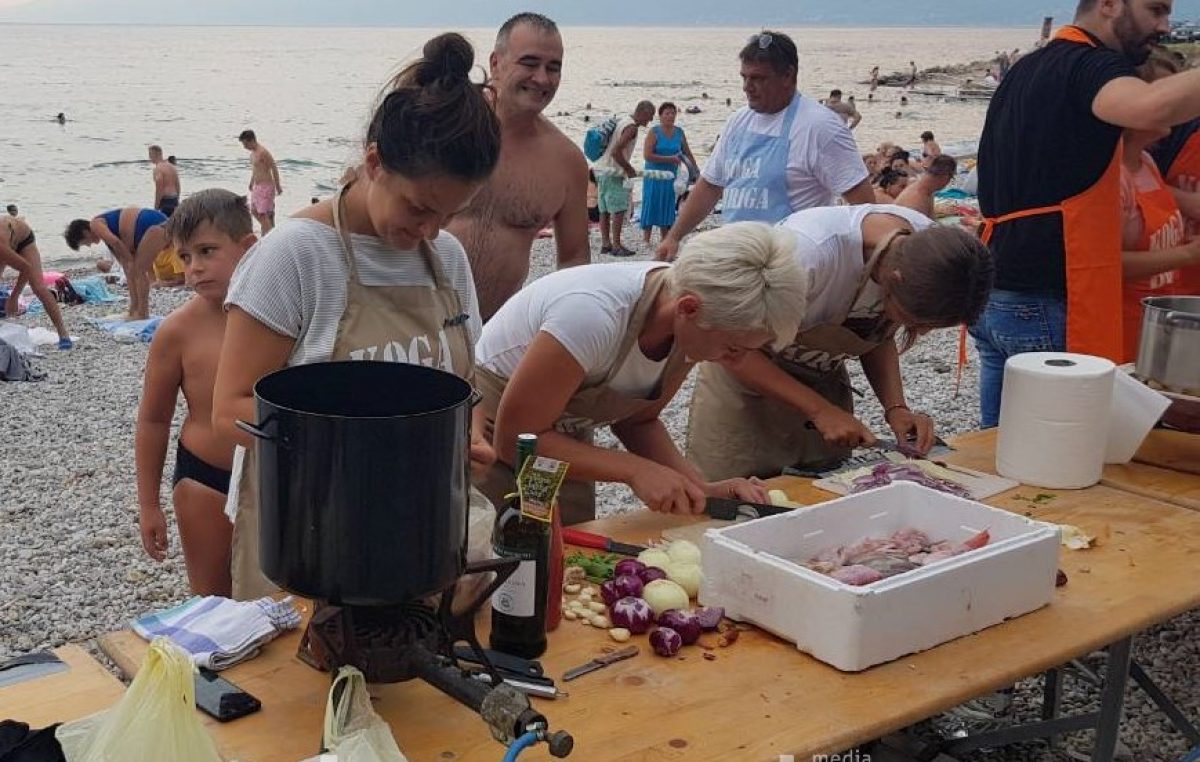 Održano humanitarno kuhanje brudeta na “Morskom prascu”