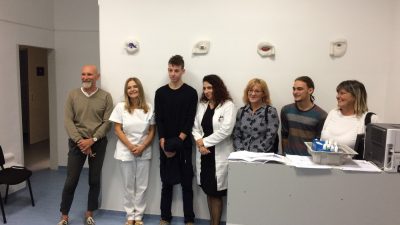 Učenici poklonili umjetničke radove: Škola za primijenjenu umjetnost oplemenila prostore Klinike za oftalmologiju