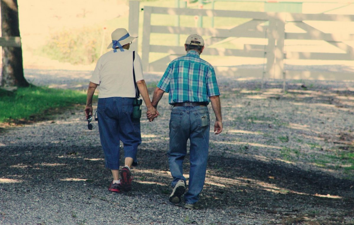 Briga za starije – Umirovljenicima s niskim primanjima besplatan prijevoz i dodatni oblici novčane pomoći