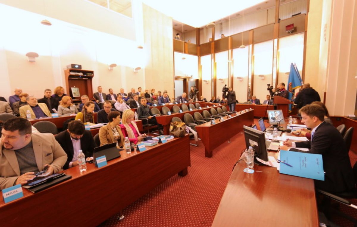 Oporba bojkotirala sjednicu Gradskog vijeća, Lista za Rijeku ‘spasila’ kvorum – Odluke većinom jednoglasne