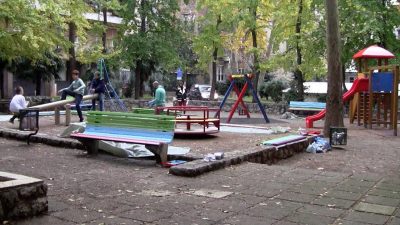 Dječje igralište na Školjiću obnovljeno zahvaljujući projektu građanske inicijative “Kvart za 5” i sredstvima Riječkog programa lokalnog partnerstva