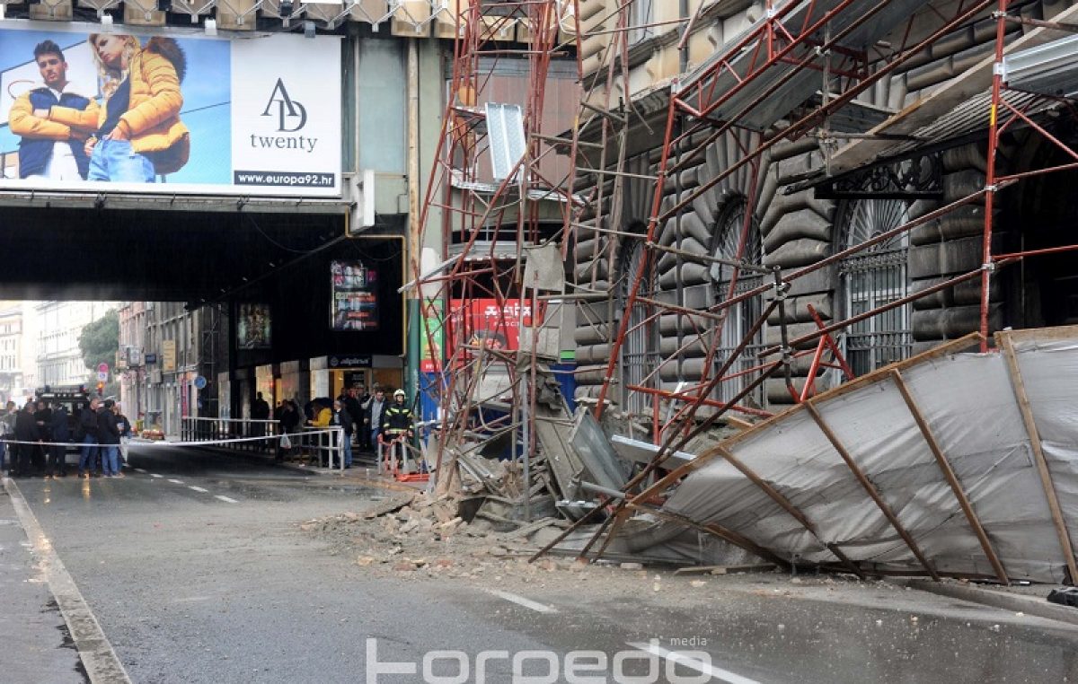 Urušila se skela u centru grada – Nema ozlijeđenih, Adamićeva ulica trenutno je zatvorena za sav promet