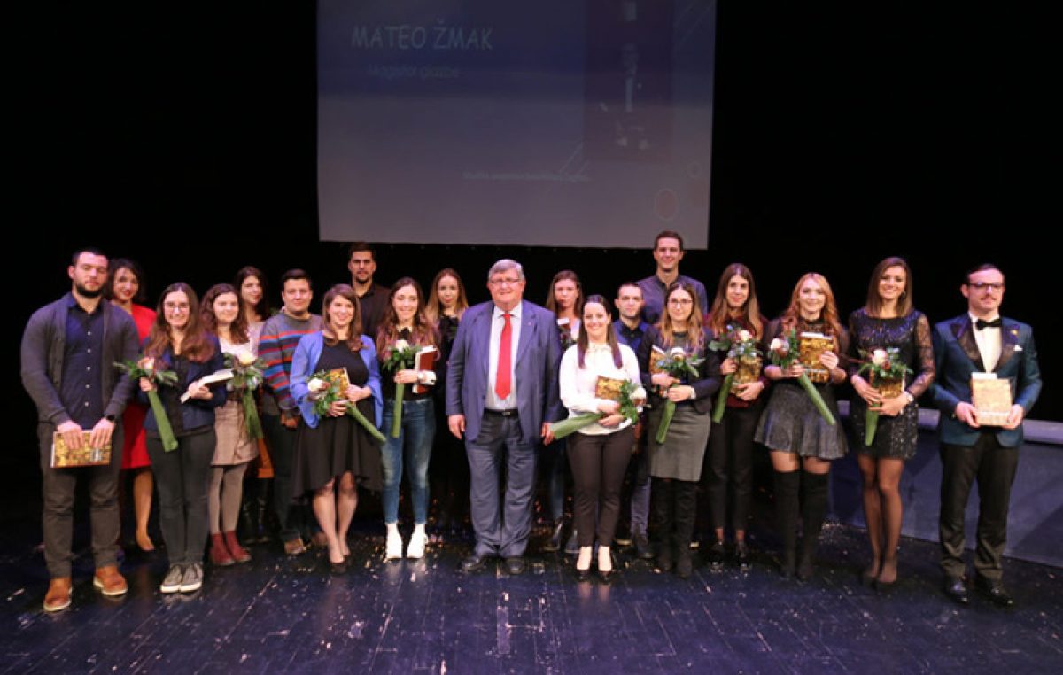 Grad Rijeka dodijelio nagrade uspješnim stipendistima – Nove ugovore o stipendiranju potpisalo 69 učenika i studenata