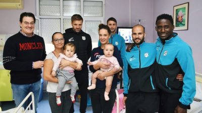 VIDEO Mišković, Bišćan i igrači NK Rijeka posjetili Dječju bolnicu KBC-a Rijeka i darivali mališane