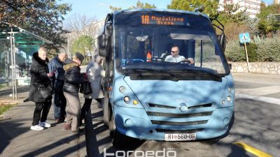 Negativna strana nogometa: Grupa navijača Rijeke kamenovala Autotrolejev autobus u kojem su se vozili fanovi Istre