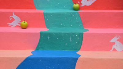 Do škole kroz bajku – Pročitajte kako su oslikane stube Malika Tintilinića prekrasnim muralom