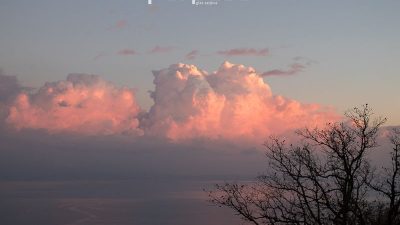 VIDEO Prevrtljivo vrijeme donosi atraktivne slike – Pogledajte svjetlosnu igru munja nad Krkom