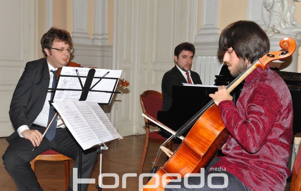 FOTO Riječki klavirski trio oduševio publiku skladbama Beethovena, Mačeka i Papandopula