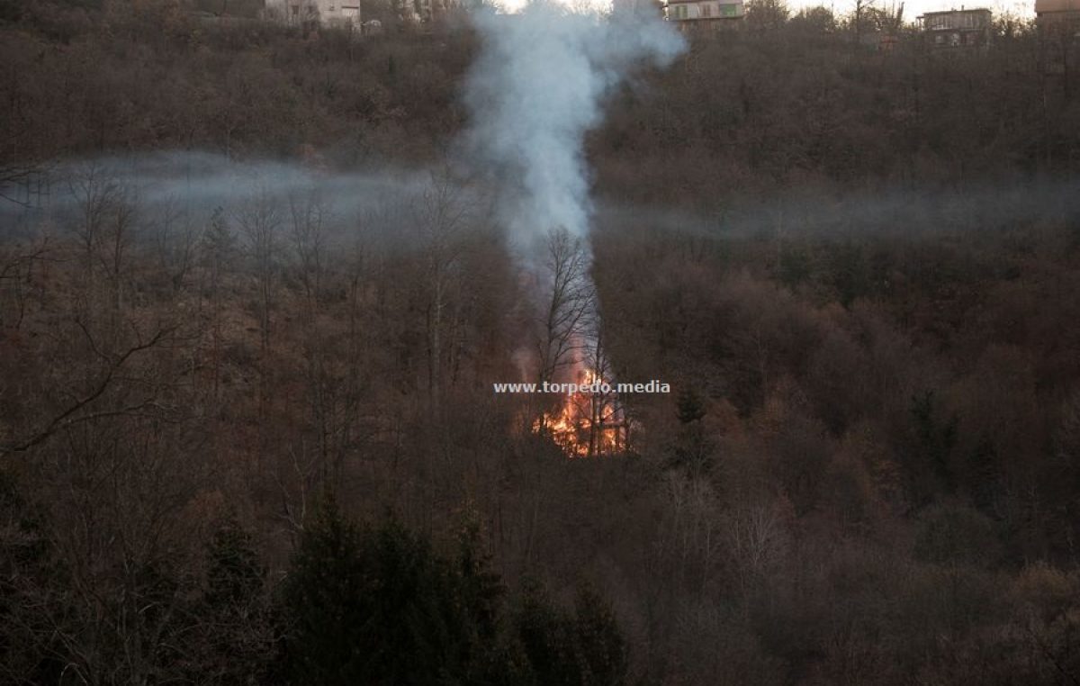 FOTO U Kosima izgorjela drvena kućica