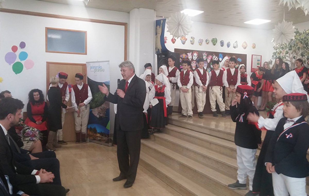 Župan Komadina sa suradnicima posjetio obnovljenu Osnovnu školu u Novom Vinodolskom