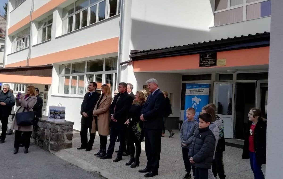 Župan Komadina u posjeti obnovljenoj školi u ‘najizoliranijem dijelu zelenog srca Hrvatske’