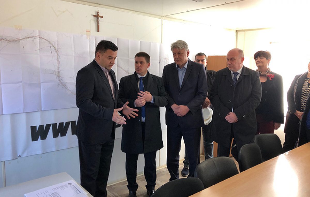 Župan Komadina i ministar Butković obišli gradilište državne ceste do Marišćine