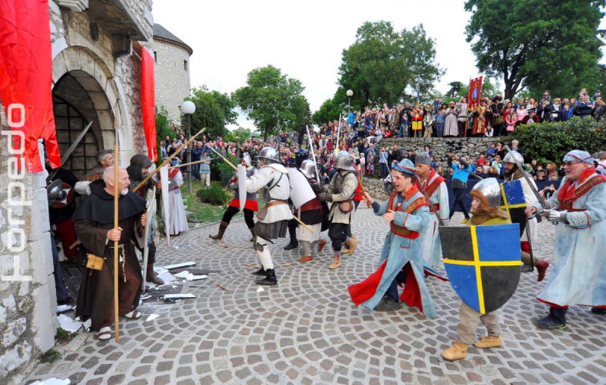 FOTO Povratak Frankopana na Trsat – Velika srednjovjekovna bitka za gradinu oduševila brojne gledatelje