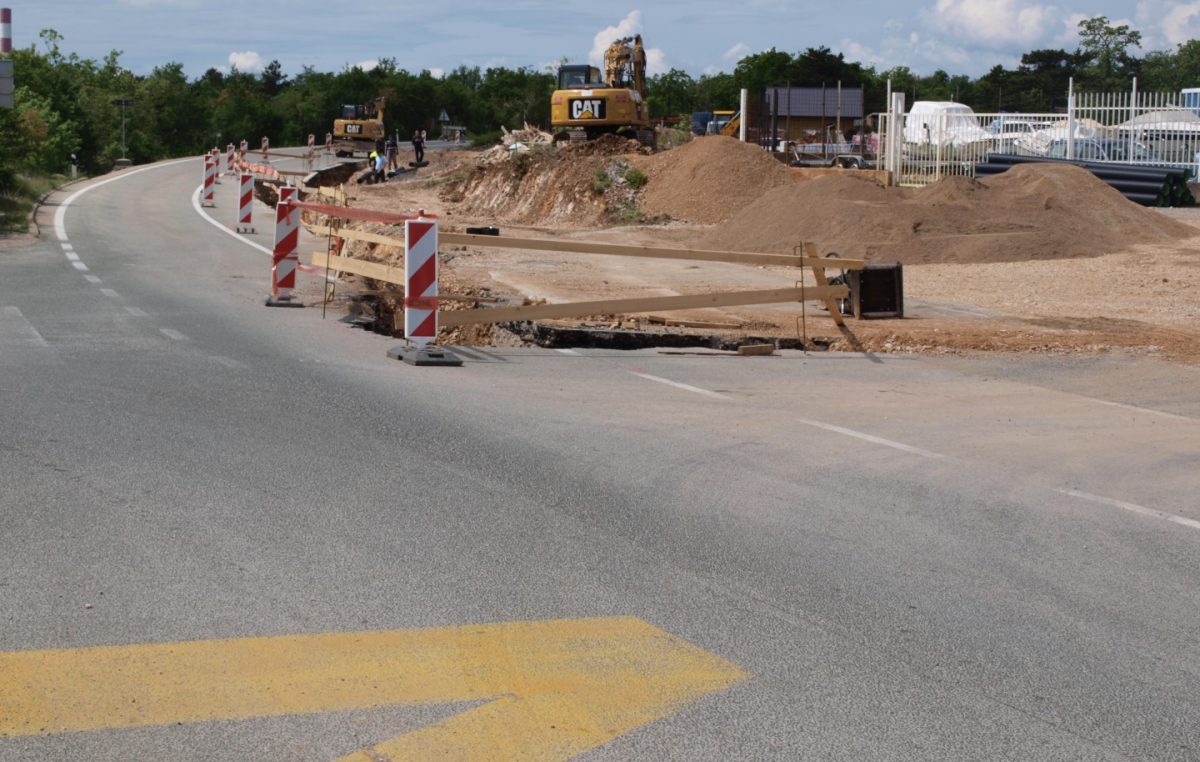 Velika ulaganja u komunalnu infrastrukturu: Kostrena obnavlja rotore, gradi nove ceste i širi nogometno igralište