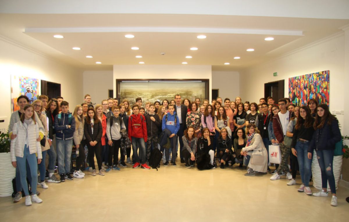 Sudionici Erasmus+ projekta posjetili gradsku upravu i predstavili projekt o važnosti doručka kod učenika