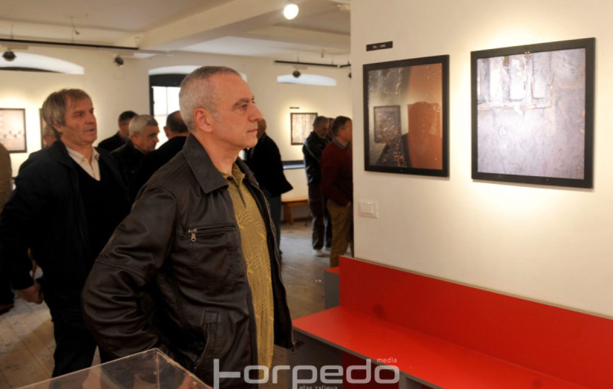VIDEO Posebna slika industrijske Rijeke: Velid Đekić predstavio se izložbom fotografija Crni znoj