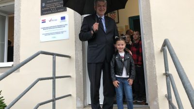 Kapitalni županijski projekt energetske obnove osam školskih zgrada uspješno je završen – Župan obišao posljednje dvije obnovljene škole u Rabu i Barbatu
